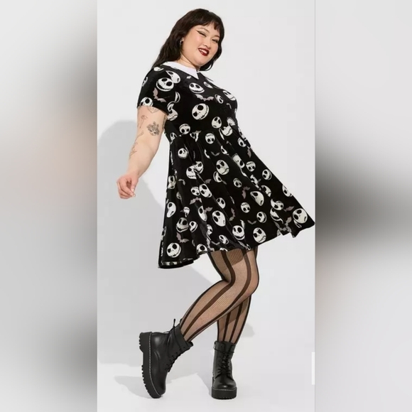 NIGHTMARE BEFORE CHRISTMAS TORRID POCKETS VELVET COLLAR DRESS NEW  SIZE 3 22/24 - Picture 1 of 6